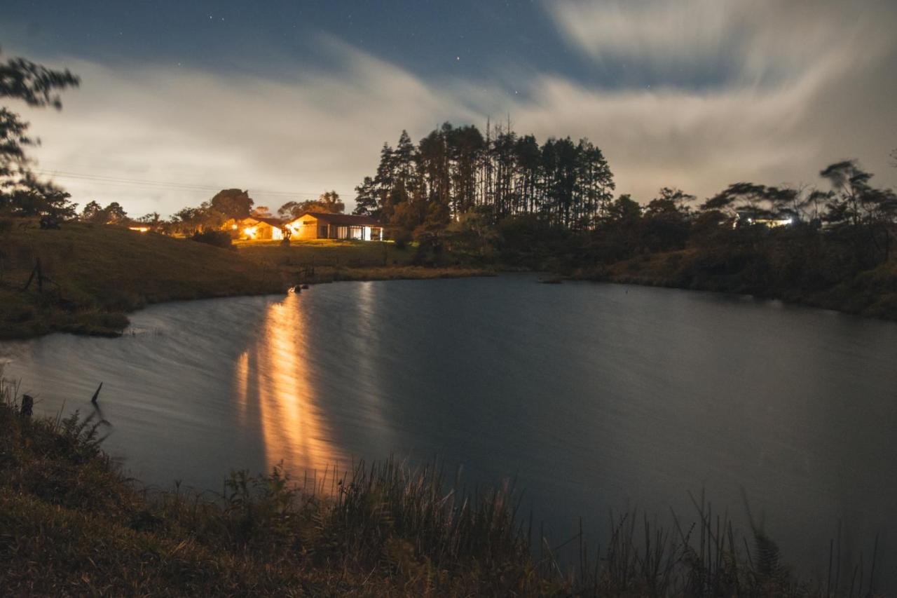 ホテル Termales Del Bosque & Hot Springs La Marina エクステリア 写真